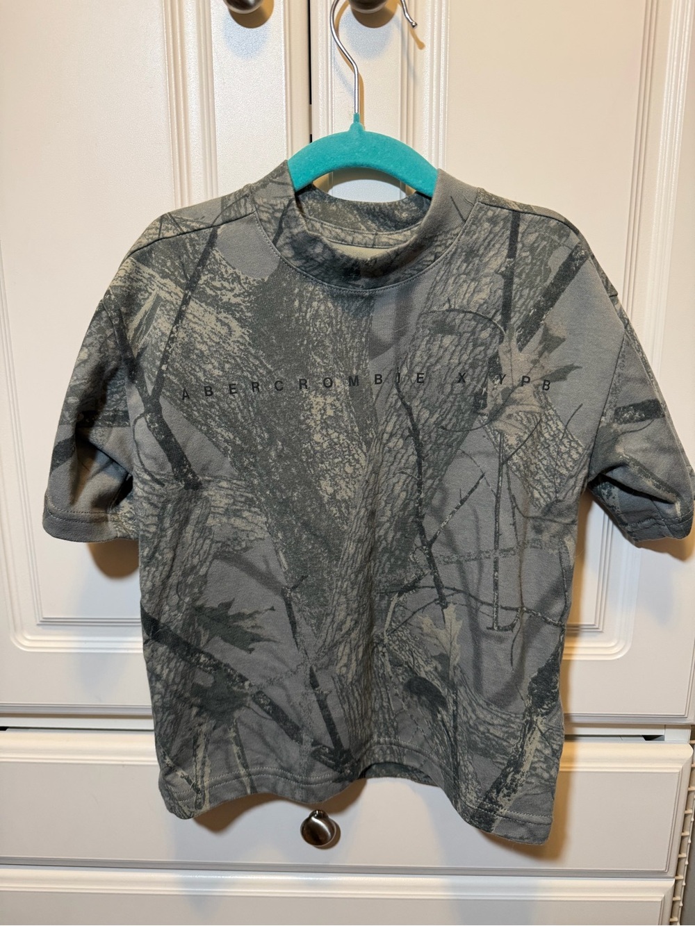 Abercrombie Kids Boys YPB Powersoft Active Logo green camo relaxed fit 5/6 EUC